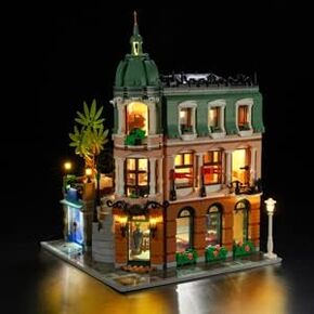 مجموعة إضاءة LED من BRIKSMAX لفندق Creator Expert البوتيكي - متوافقة مع نموذج مكعبات البناء Lego 10297 - لا تشمل مجموعة Lego