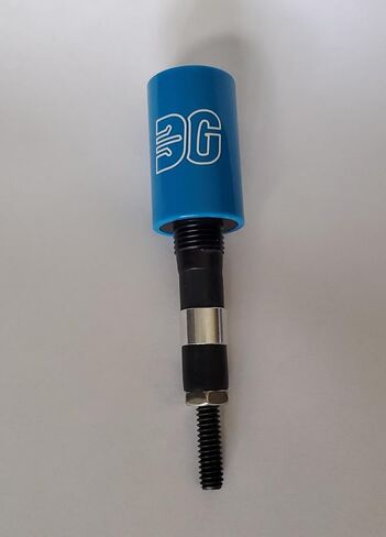 Divot Tool for Your Putter. Divot Grip attaches to The Back of You Golf Putter Grip. Fix's Divot/ballmarks on The Green Without Bending Over. Comes with Ball Marker. Help Save Our Greens!!!! in Saudi Arabia