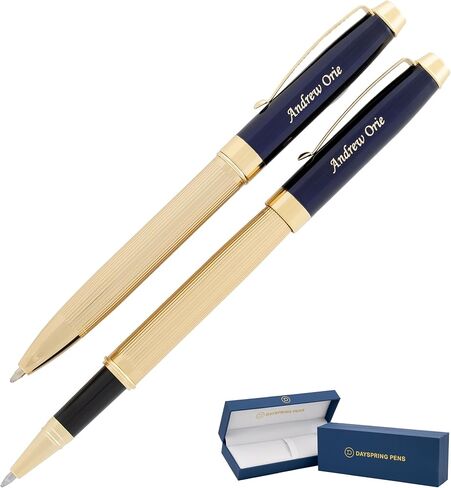 مجموعة أقلام حبر جاف براكستون وقلم رولربال من Dayspring Pens - أزرق. مجموعة أقلام مزدوجة مطلية بالذهب عيار 18 قيراطًا. وشملت النقش المخصص. in Kuwait