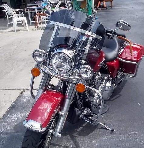 زجاج أمامي بديل داكن اللون مقاس 12 بوصة متوافق مع Harley Davidson Road King مع حامل 9 فتحات 5/2/2 18% نقل الضوء in Saudi Arabia