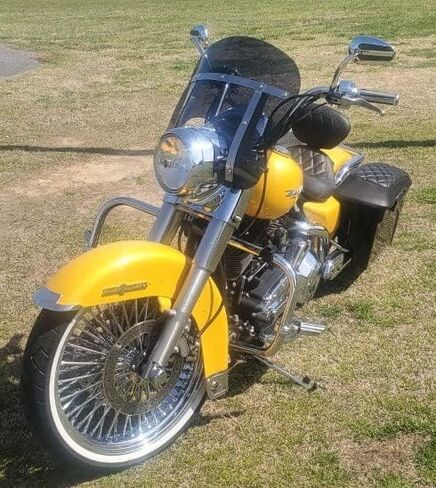 زجاج أمامي بديل داكن اللون مقاس 12 بوصة متوافق مع Harley Davidson Road King مع حامل 9 فتحات 5/2/2 18% نقل الضوء in Saudi Arabia