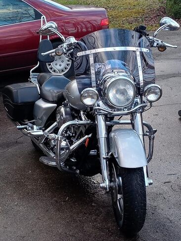 زجاج أمامي بديل داكن اللون مقاس 12 بوصة متوافق مع Harley Davidson Road King مع حامل 9 فتحات 5/2/2 18% نقل الضوء in Saudi Arabia