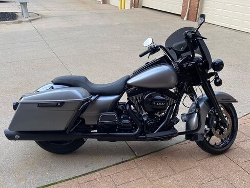 زجاج أمامي بديل داكن اللون مقاس 12 بوصة متوافق مع Harley Davidson Road King مع حامل 9 فتحات 5/2/2 18% نقل الضوء in Saudi Arabia