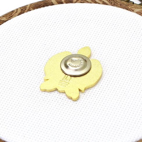 مجموعة أدوات ضبط الإبرة الرائعة من ستوديو - أداة ضبط الإبرة المغناطيسية على شكل سلحفاة ماندالا + 2 خيط إبرة. دبوس المينا للغرز المتقاطعة والتطريز والحرف اليدوية in Kuwait