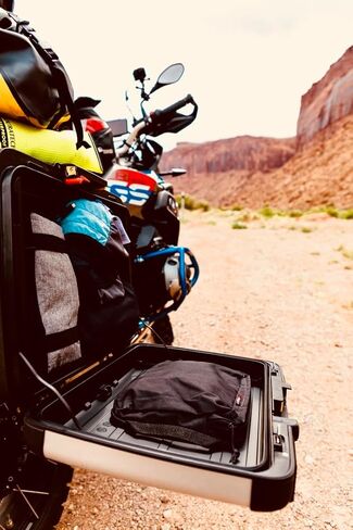 حقيبة بغطاء جانبي للدراجات النارية من Moto Pockets، برتقالية عالية الرؤية، 14 بوصة × 6 بوصة 2.75 لتر، تركيب سريع، صنع في الولايات المتحدة الأمريكية in Kuwait