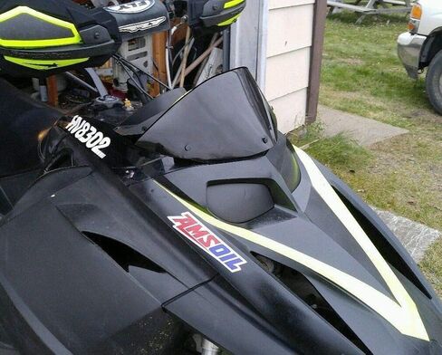 1a - زجاج أمامي منخفض باللون الأسود اللامع لـ Ski-Doo Rev in Saudi Arabia