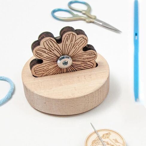 قطعتان من قاطعات خيط الأقحوان، أداة قطع خيط الغزل الخشبية الدوارة لخياطة اللحف، شفرة الطاولة لحفظ قصاصات خيط نحت الخشب مع حامل مضاد للانزلاق، لوازم خياطة الخياطة مفاهيم خياطة اللحف (عبوتان) in Kuwait