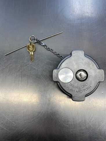 Freightliner Cascadia 1/4 Quarter Turn Aluminum Locking Diesel Fuel Gas Cap in Saudi Arabia