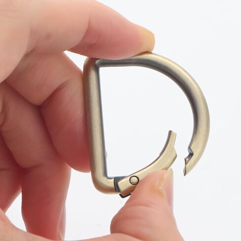 16 قطعة من خطافات المفاتيح الربيعية على شكل حرف D، 4 مقاسات من حلقات المفاتيح المعدنية، أبازيم حلقية زنبركية لحقيبة الظهر وحزام المحفظة ومشبك سلسلة المفاتيح (فضي) in Kuwait