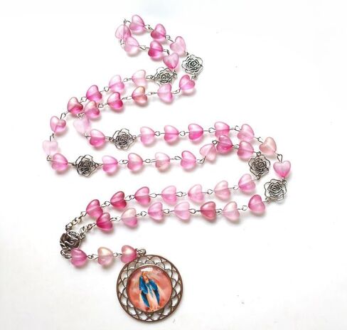Catholic Heart Shaped Acrylic Beads Rosary Mary Blessing Prayer Necklace with Pendant Amulet Virgin Mary for Cross Pendant Wall Decoration Necklace in Saudi Arabia