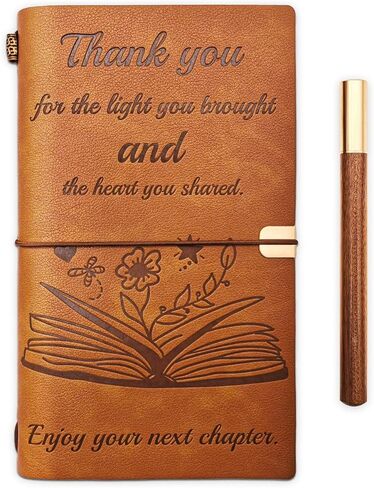 مجلة جلدية منقوشة من TRILVIX مع قلم - هدية تقاعد للمرأة، هدايا تقاعد للرجال، مجلة تقاعد لزملاء العمل والرؤساء والمعلمين وهدايا ترك زملاء العمل والذهاب بعيدًا وهدية الوداع in Kuwait