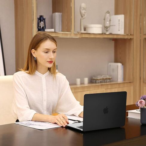 حافظة MOSISO متوافقة مع جهاز MacBook Air 13.6 بوصة إصدار 2022 2023 A2681 M2، حقيبة كم رأسية مع جيب وحافظة صلبة بلاستيكية وغطاء لوحة مفاتيح وواقي شاشة ومحول من النوع C، عبوتان، أسود in Saudi Arabia