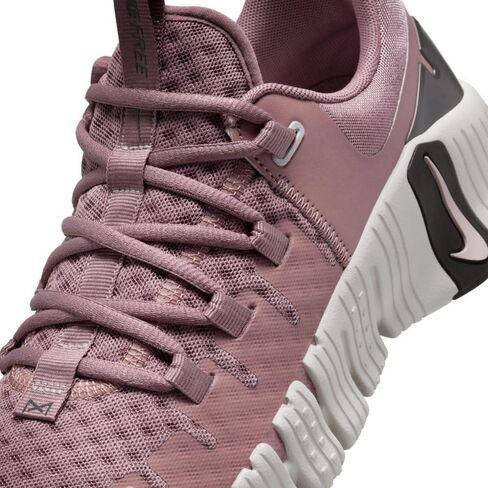 Nike Free Metcon 5 Women's Workout Shoes (DV3950-103, White/Fierce Pink/DEEP Royal Blue/Aquarius Blue) Size 11 in Saudi Arabia