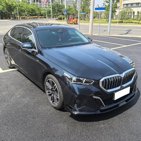 FREEMOTOR802 متوافق مع 2024-2026 BMW G60 5 Series & i5 سيدان مع حافة ممتصة للصدمات الأمامية من M-Tech، نمط IKON أسود لامع من البولي بروبيلين أسفل الجسم السفلي للذقن وواقي مقسم وحواف 3 قطع in Kuwait