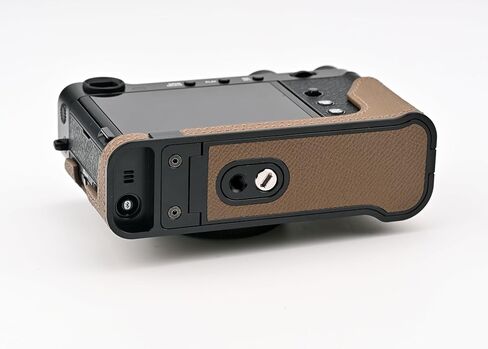 نصف حافظة كاميرا مصنوعة يدويًا من الجلد الأصلي لحقيبة كاميرا FUJIFILM X-E5/FUJIFILM X-E5 - طبقة علوية من جلد البقر + لوحة قاعدة معدنية (بني) in Kuwait