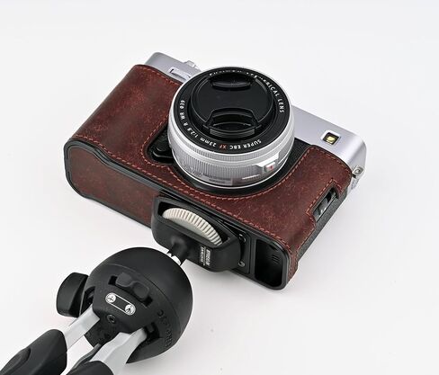 نصف حافظة كاميرا مصنوعة يدويًا من الجلد الأصلي لحقيبة كاميرا FUJIFILM X-E5/FUJIFILM X-E5 - طبقة علوية من جلد البقر + لوحة قاعدة معدنية (بني) in Kuwait