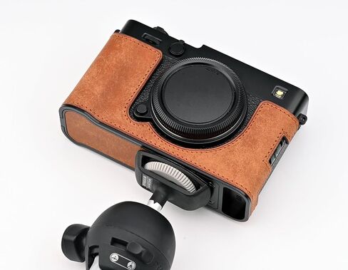 نصف حافظة كاميرا مصنوعة يدويًا من الجلد الأصلي لحقيبة كاميرا FUJIFILM X-E5/FUJIFILM X-E5 - طبقة علوية من جلد البقر + لوحة قاعدة معدنية (بني) in Kuwait