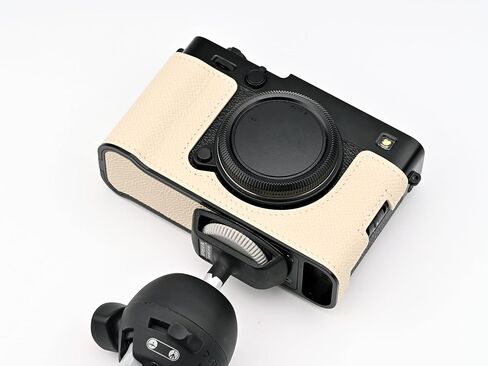 نصف حافظة كاميرا مصنوعة يدويًا من الجلد الأصلي لحقيبة كاميرا FUJIFILM X-E5/FUJIFILM X-E5 - طبقة علوية من جلد البقر + لوحة قاعدة معدنية (بني) in Kuwait