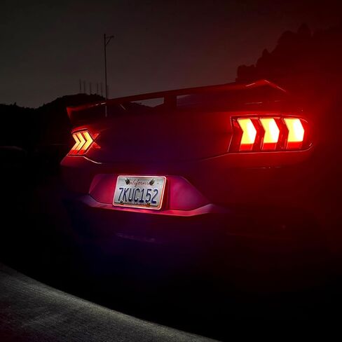 إطار LED للوحة الترخيص الخلفية - ديكور وحامي لوحة الترخيص الخلفية مع غطاء ABS متين، ضوء ديكور للسيارة ملائم عالمي، سهل التركيب (DC12V، أحمر) in Kuwait