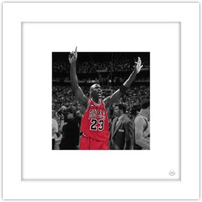 معرض Trends International Gallery Pops Michael Jordan - ملصق حائط فني على شكل شريط مقلم بلون البوب، مقاس 30.48 سم × 30.48 سم، إصدار إطار أسود