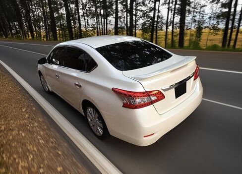 IKON MOTORSPORTS، جناح صندوق السيارة متوافق مع 2013-2019 Nissan Sentra 4-Door Sedan، نمط المصنع أسود غير لامع ABS غطاء خلفي للجناح الخلفي مع ضوء الفرامل in Saudi Arabia