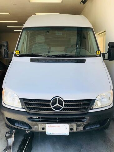 دعامات إضاءة خندق T1N Sprinter (لمرسيدس سبرينتر 1994-2006) | دعامات إضاءة مثبتة على غطاء محرك السيارة لسيارة مرسيدس ودودج وفرايتلاينر كامبر فان وشاحن العمل in Saudi Arabia