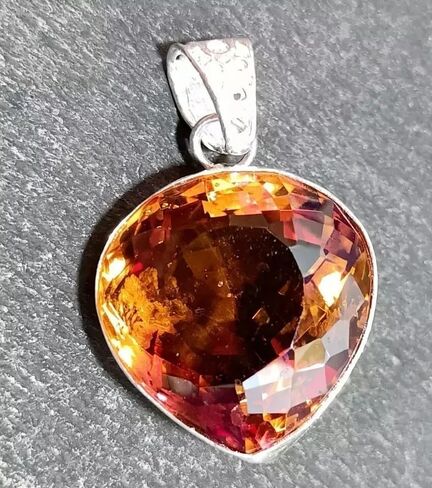 Zultanite Pear 48.00 Ct Color Changing 925 Solid Silver Pendant Gem for jewelry making in Saudi Arabia