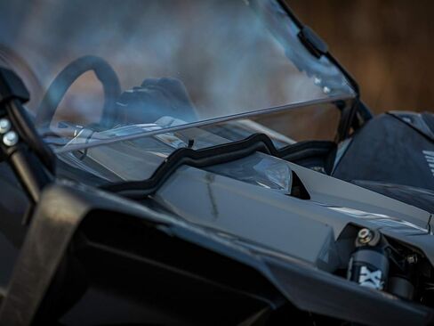 زجاج أمامي كامل مقاوم للخدش SuperATV لعام 2019+ Yamaha YXZ: الحماية القصوى للطرق الوعرة | صنع في الولايات المتحدة الأمريكية | أقوى 250 مرة من الزجاج | يشتمل على سدادة لمبة مثبتة مسبقًا in Saudi Arabia