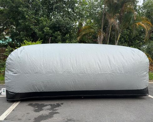 خيمة جراج محمولة قابلة للنفخ، درع نهائي محكم للأماكن الخارجية/الداخلية، مأوى للسيارة لوقوف السيارات وغسيل وتخزين الطلاء (رمادي + أسود، 4.9 م طول × 2.0 م عرض × 1.73 م ارتفاع) in Kuwait