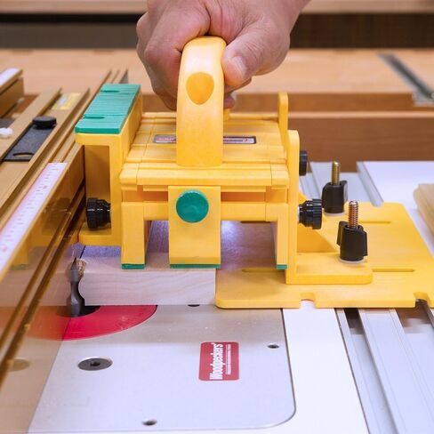 طاولة توجيه Bosch Benchtop للتوجيه الدقيق مع سياج قابل للتعديل - محطة عمل خشبية قوية - حزمة تصميم محمولة مع Microjig Grr-Ripper Advanced 3D Pushblock (عنصران) in Kuwait