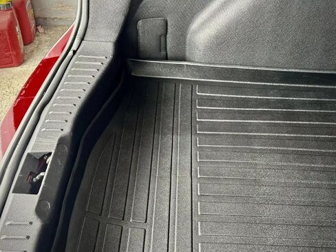 بطانة الحمولة - سجادة صندوق السيارة لسيارة Ford Focus/ST/RS 2012-2018 - سجادات صندوق السيارة المقاومة للطقس للسيارات ذات الشفة المرتفعة - سجادة مطاطية غير قابلة للانزلاق لصندوق السيارة - تصميم مقطوع بالليزر مسبقًا in Saudi Arabia