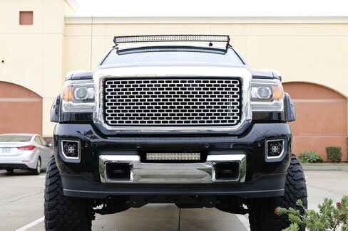 مصابيح ضباب LED بيضاء من iJDMTOY متوافقة مع 2015-19 GMC Sierra 2500 3500 HD، تتضمن مكعبات LED عالية الطاقة 20 وات، وأغطية إطار Foglight، ودعامات تثبيت موقع الضباب وأسلاك التبديل in Kuwait