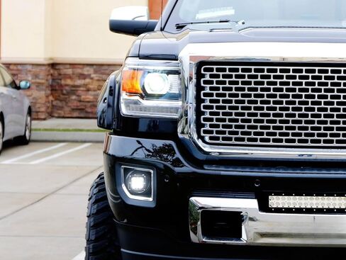 مصابيح ضباب LED بيضاء من iJDMTOY متوافقة مع 2015-19 GMC Sierra 2500 3500 HD، تتضمن مكعبات LED عالية الطاقة 20 وات، وأغطية إطار Foglight، ودعامات تثبيت موقع الضباب وأسلاك التبديل in Kuwait