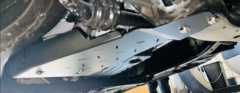 درع مضاد للسرقة للمحول الحفاز، غطاء حماية، متوافق مع Toyota Tacoma 24-26 وToyota 4Runner 25-26 - موديلات الغاز والهجين (2WD و4WD) مع طلاء مسحوق أسود in Saudi Arabia