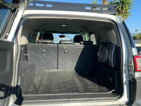 بطانة الحمولة - سجادة صندوق السيارة لسيارة Toyota FJ Cruiser 2007-2014 - سجادات صندوق السيارة المقاومة للطقس للسيارات ذات الشفة المرتفعة - حصيرة مطاطية لصندوق السيارة غير قابلة للانزلاق - سهلة التركيب - تصميم مقطوع مسبقًا بالليزر in Saudi Arabia
