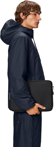 حقيبة كمبيوتر محمول RAINS Trail Rolltop، للجنسين للرجال والنساء، باللون الأسود - تناسب أجهزة الكمبيوتر المحمول مقاس 15-16 بوصة، وغطاء علوي مقاوم للماء in Saudi Arabia