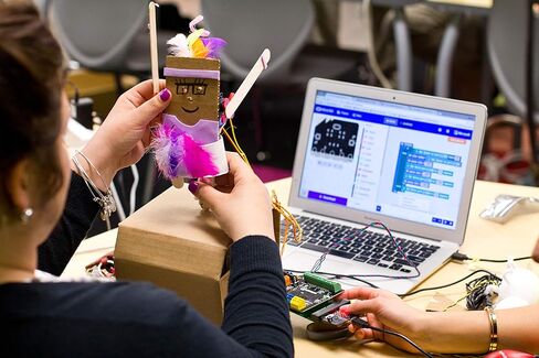 Hummingbird Bit Premium Kit - Educational Programmable Robot & Robotic Kit for Students, Teachers & Schools, Flexible Robotics Kits for Creative STEM Learning in Saudi Arabia