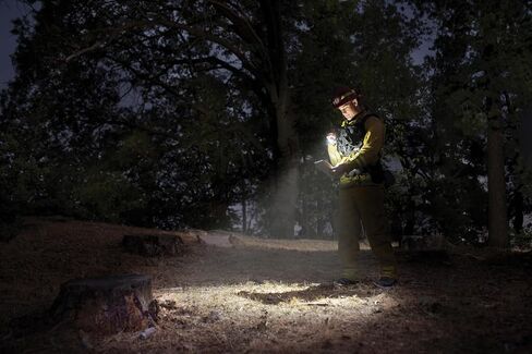 MagLite Mini MAG 2 AA LED Flashlight – 127 Lumens Compact Flashlight with Adjustable Beam, High/Low Modes, IPX4 Water-Resistant, Shock-Resistant Design, Alkaline Batteries Included (Combo Pack, Blue) in Saudi Arabia