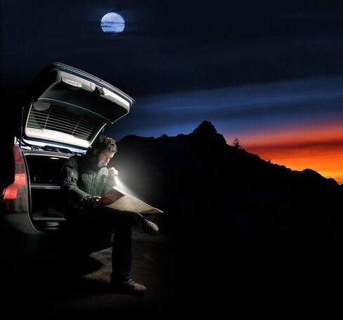 مصباح يدوي Maglite Mag-Tac LED قابل لإعادة الشحن - إطار عادي، أسود غير لامع in Kuwait