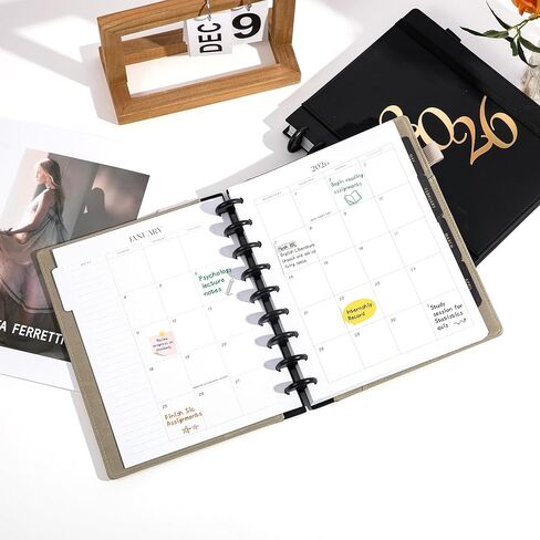 FLYING EAGLE Discbound Planner 2026 أسبوعيًا وشهريًا 12 شهرًا يناير 2026 - ديسمبر 2026 مخططات تقويم 7.8 × 9.6 بوصة مخطط غلاف صلب مع علامات التبويب، جيب داخلي، حامل قلم، إغلاق مرن، أسود in Saudi Arabia