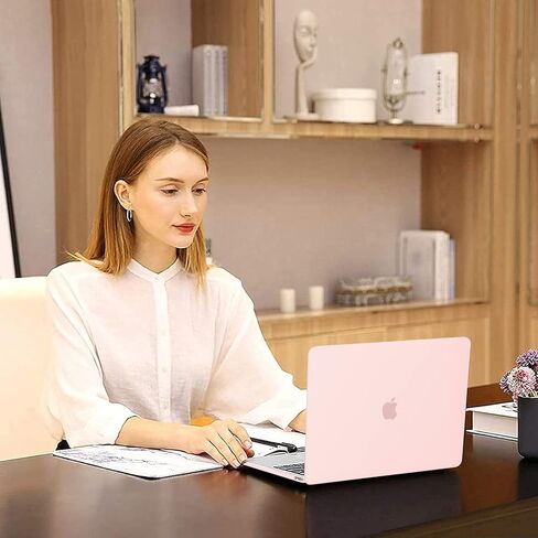 حافظة MOSISO متوافقة مع جهاز MacBook Air 13 بوصة إصدار 2022-2018 A2337 M1 A2179 A1932، حافظة بلاستيكية صلبة وغطاء لوحة مفاتيح وواقي شاشة وحقيبة تخزين وحقيبة كم مع جيبين ومقبض وحزام، وردي طباشيري in Saudi Arabia