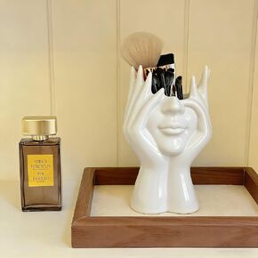 حامل فرشاة مكياج الوجه المزخرف، تصميم منحوت من السيراميك الأبيض، مقاس 7 × 4.7 بوصة، منظم مستحضرات التجميل لمستحضرات التجميل in Kuwait