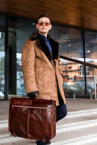 حقيبة الملابس الجلدية البدلة القماش الخشن حقيبة حمل رفيعة حقيبة حماية الفستان بني - مقاومة للوقت (بني) in Kuwait