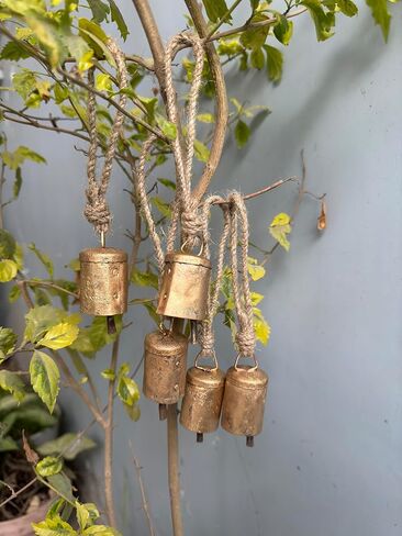 أجراس القصدير الهندية المصنوعة يدويًا من Bellshub العتيقة | ريفي الرنين خمر جلجل الجرس | أجراس البقر | شجرة عيد الميلاد | زخرفة الحرف | جرس صوت متناغم معدني مصنوع يدويًا على الطراز الريفي | مجموعة من 10. in Kuwait