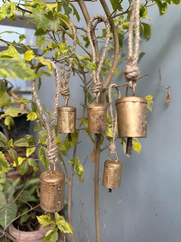أجراس القصدير الهندية المصنوعة يدويًا من Bellshub العتيقة | ريفي الرنين خمر جلجل الجرس | أجراس البقر | شجرة عيد الميلاد | زخرفة الحرف | جرس صوت متناغم معدني مصنوع يدويًا على الطراز الريفي | مجموعة من 10. in Kuwait