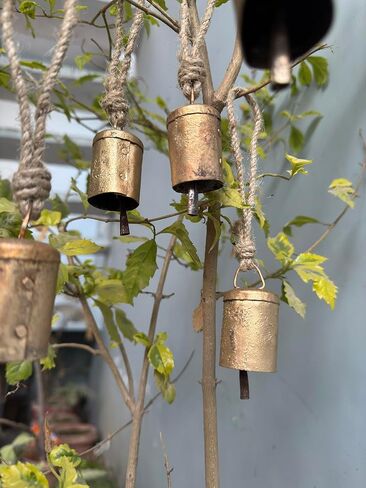 أجراس القصدير الهندية المصنوعة يدويًا من Bellshub العتيقة | ريفي الرنين خمر جلجل الجرس | أجراس البقر | شجرة عيد الميلاد | زخرفة الحرف | جرس صوت متناغم معدني مصنوع يدويًا على الطراز الريفي | مجموعة من 10. in Kuwait