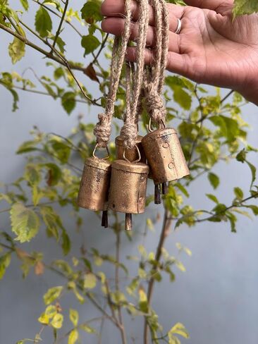 أجراس القصدير الهندية المصنوعة يدويًا من Bellshub العتيقة | ريفي الرنين خمر جلجل الجرس | أجراس البقر | شجرة عيد الميلاد | زخرفة الحرف | جرس صوت متناغم معدني مصنوع يدويًا على الطراز الريفي | مجموعة من 10. in Kuwait