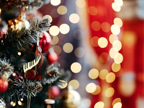 زخرفة موس 2024 بتصميم إنتارسيا من الخشب بلونين، زينة عيد الميلاد برأس موس - فكرة هدية رائعة لصياد الألعاب الكبيرة - تأتي في صندوق هدايا لذا فهي جاهزة للتقديم in Kuwait
