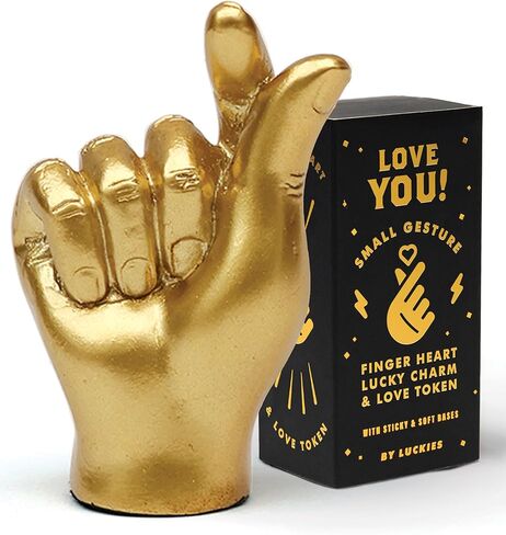 سحر الحظ بإصبع القلب الذهبي من Lucky | رمز الحظ الذهبي بحجم الجيب في صندوق أسود وذهبي أنيق | تمثال صغير صلب | حامل خاتم فريد | ديكور غرفة هدايا مبتكر أو ملحق مكتبي in Kuwait