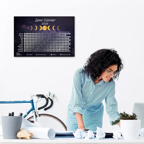 تقويم القمر 2026 - ملصق حائط أزرق داكن مقاس 18×12 بوصة مع مراحل القمر والكسوف مخطط سماوي أفقي | ديكور علم الفلك | للمساحات الجمالية المظلمة أو البسيطة in Saudi Arabia